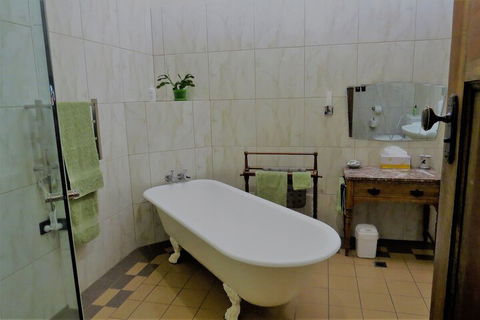McCloud House - Accommodation Sunshine Coast 2