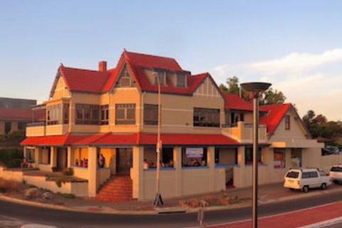 McCloud House - Accommodation Sunshine Coast 0