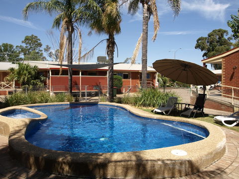 Old Coach Motor Inn - Accommodation Sunshine Coast 3
