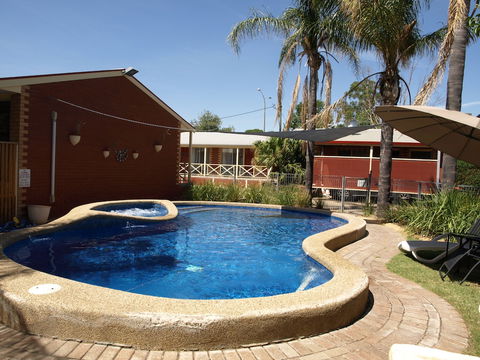 Old Coach Motor Inn - Accommodation Sunshine Coast 2