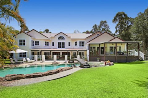 Kingfishers Manor - Accommodation Sunshine Coast 0