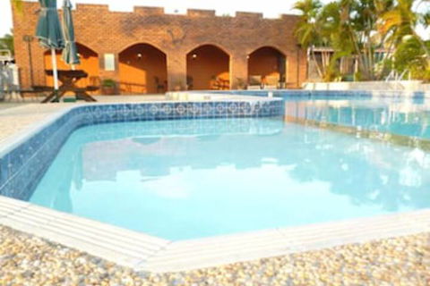 Castle Motor Lodge - Accommodation Sunshine Coast 4