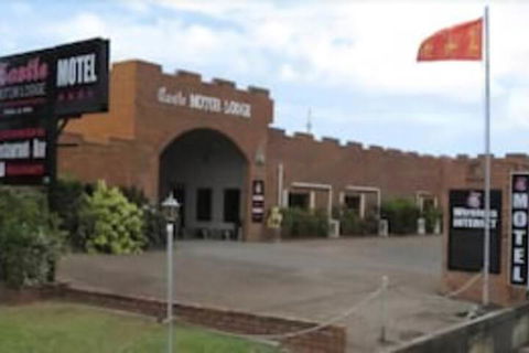 Castle Motor Lodge - Accommodation Sunshine Coast 0