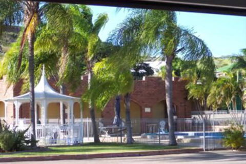 Castle Motor Lodge - Accommodation Sunshine Coast 1