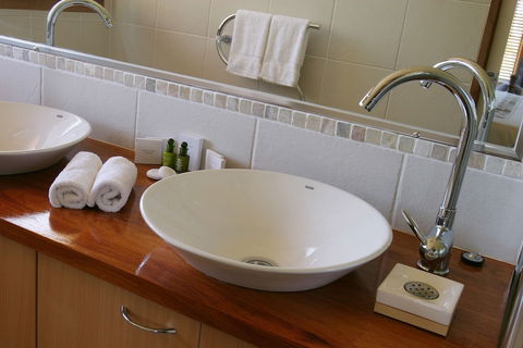 Lake Weyba Cottages - Accommodation Sunshine Coast 6