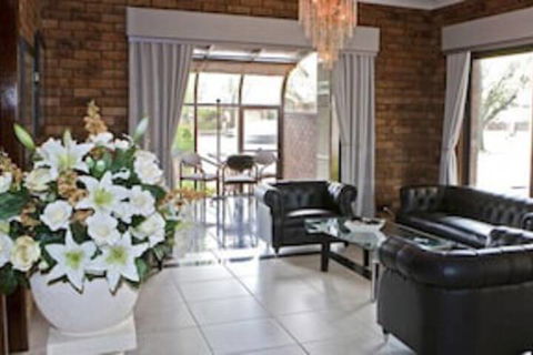 Central Caleula Motor Lodge - Accommodation Sunshine Coast 0