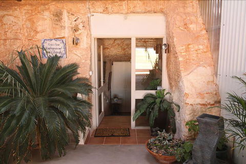 Underground Bed And Breakfast - Accommodation Sunshine Coast 1