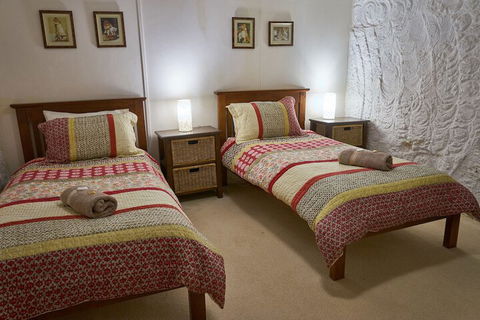 Underground Bed And Breakfast - Accommodation Sunshine Coast 4
