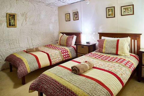 Underground Bed And Breakfast - Accommodation Sunshine Coast 6