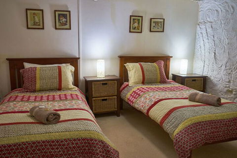 Underground Bed And Breakfast - Accommodation Sunshine Coast 5
