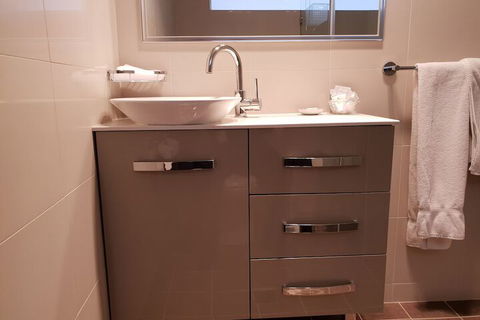 Leagues Motel - Accommodation Sunshine Coast 2