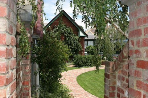 Cleveland Winery - Accommodation Sunshine Coast 2