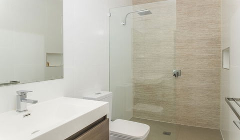 Lawson Lodge - Accommodation Sunshine Coast 4