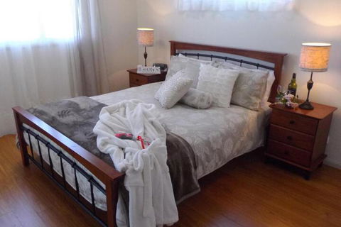 Tinaroo Sunset Retreat - Accommodation Sunshine Coast 7