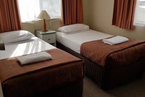 Earls Court Motor Inn - Accommodation Sunshine Coast 7