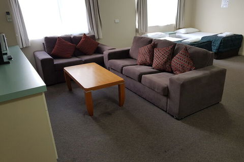 Earls Court Motor Inn - Accommodation Sunshine Coast 4