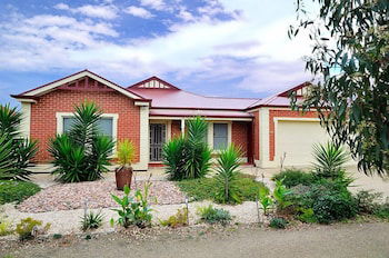 All Seasons' Escape Port Elliot - Accommodation Sunshine Coast 0