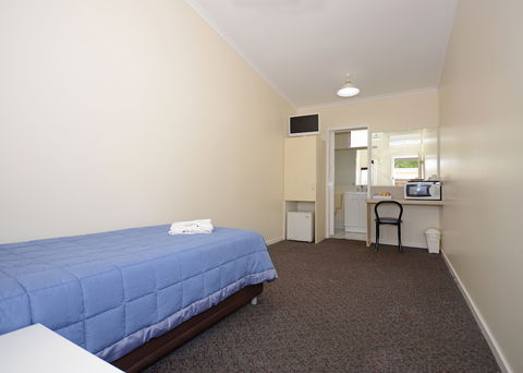 Ned Kelly's Motel - Accommodation Sunshine Coast 3