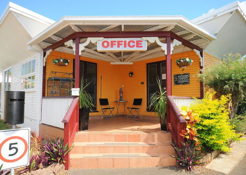 Ned Kelly's Motel - Accommodation Sunshine Coast 0