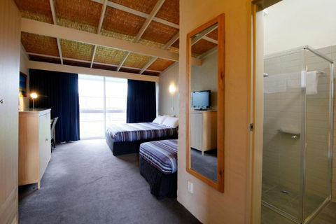Torquay Hotel / Motel - Accommodation Sunshine Coast 1