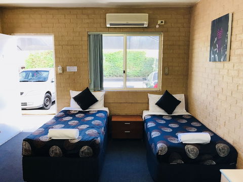 Shamrock Hotel Motel - Accommodation Sunshine Coast 2