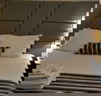 Hibiscus Lakeside Motel - Accommodation Sunshine Coast