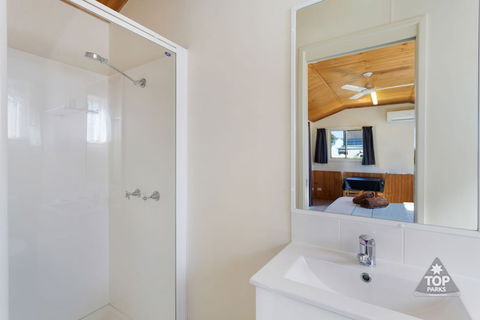 Harbour Lights Tourist Park - Accommodation Sunshine Coast 3