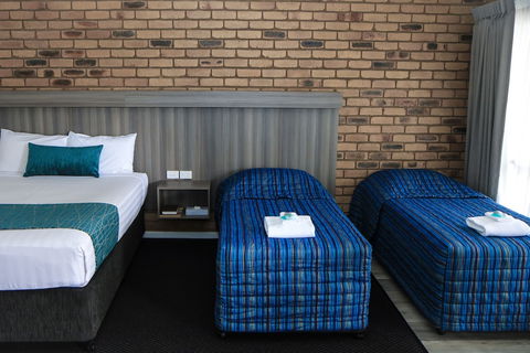 Central Motor Inn - Accommodation Sunshine Coast 0