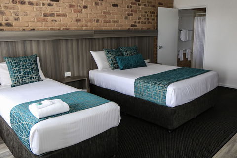 Central Motor Inn - Accommodation Sunshine Coast 1