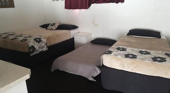 Siesta Villa Motel - Accommodation Sunshine Coast 0