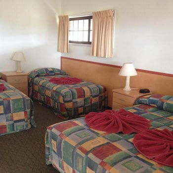 Landsborough Lodge Motel - Accommodation Sunshine Coast 5