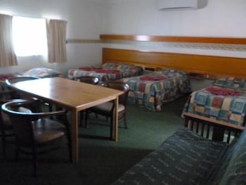 Landsborough Lodge Motel - Accommodation Sunshine Coast 2