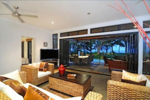 Bramston On The Beach - Accommodation Sunshine Coast 5