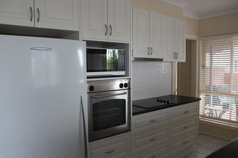 Lake Boga Waterfront Holiday House - Accommodation Sunshine Coast 4