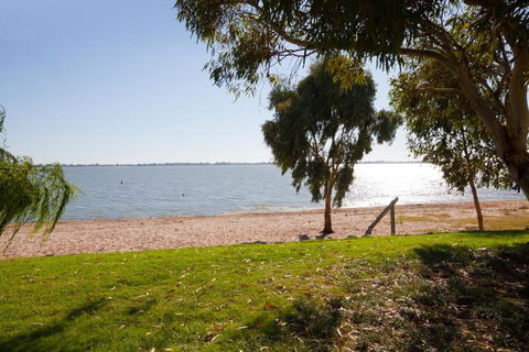 Lake Boga Waterfront Holiday House - Accommodation Sunshine Coast 6