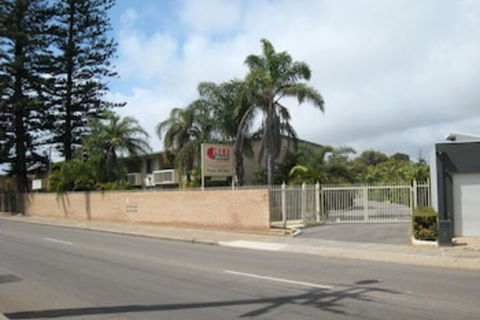 Como Apartments - Geraldton - Accommodation Sunshine Coast 0