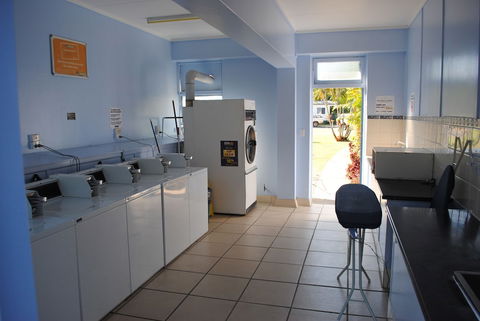 Riverside Tourist Park - Accommodation Sunshine Coast 3