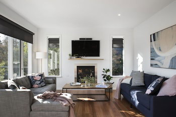 Azure - Accommodation Sunshine Coast 0