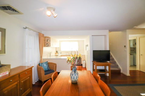 Dollarbird Treetops Townhouse - Accommodation Sunshine Coast 2