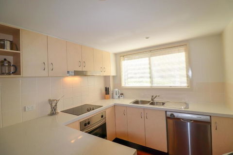 Dollarbird Treetops Townhouse - Accommodation Sunshine Coast 4
