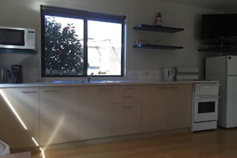 Anglesea Lodge - Accommodation Sunshine Coast 0