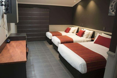 The Rocks Motel - Accommodation Sunshine Coast 1