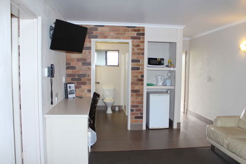 Sarina Beach Motel - Accommodation Sunshine Coast 7