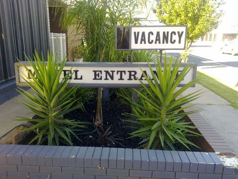 Warrina Motor Inn - Accommodation Sunshine Coast 0