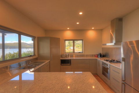 Fairwinds - Essentially Tas - Accommodation Sunshine Coast 4