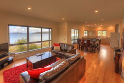 Fairwinds - Essentially Tas - Accommodation Sunshine Coast 0