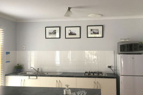 Lazy Days Bed & Breakfast Cottage - Accommodation Sunshine Coast 2