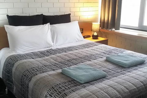 White Manor Motel - Accommodation Sunshine Coast 2