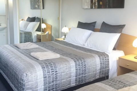 White Manor Motel - Accommodation Sunshine Coast 1