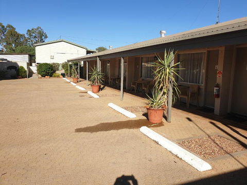 Warrego Motel - Accommodation Sunshine Coast 1